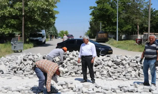 Ulaş'ta kilit parke taşı çalışmaları sürüyor