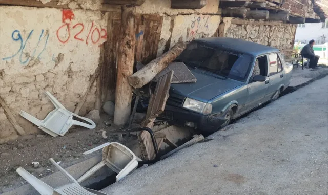 Uşak'ta bankta otururken otomobil çarpan kişi tedavi gördüğü hastanede öldü
