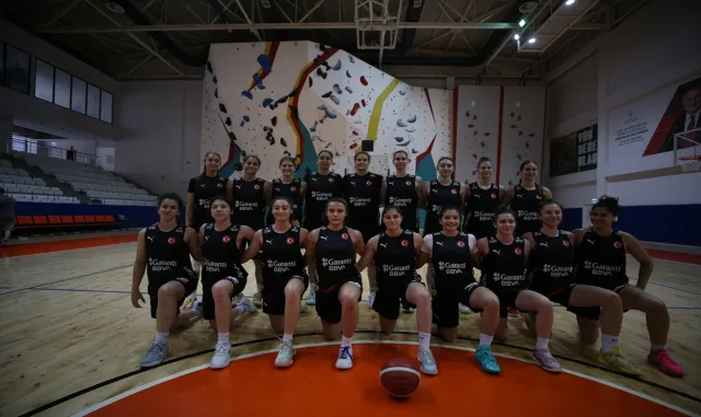 18 Yaş Altı Kız Basketbol Milli Takımı'nın Çanakkale kampı sona erdi