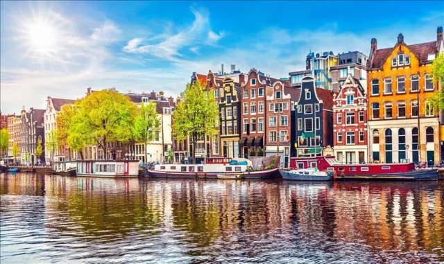 Amsterdam'da Filistin'e destek yürüyüşü düzenlendi