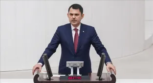 Bakan Kurum'dan Adıyaman'daki depremzede Yusuf Berk ile dedesine ziyaret: