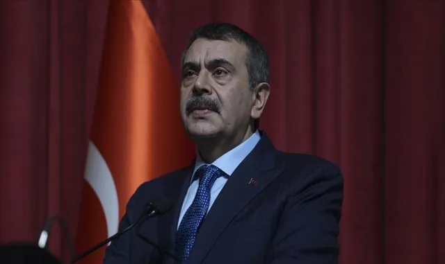 Bakan Tekin, Özel Bezciyan Ermeni İlköğretim Okulu ve Ortaokulunu ziyaretinde konuştu