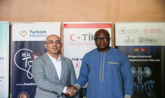 Burkina Faso Sağlık Bakanı Kargougou, Türk hekimlerin ameliyat ettiği hastaları ziyaret etti: