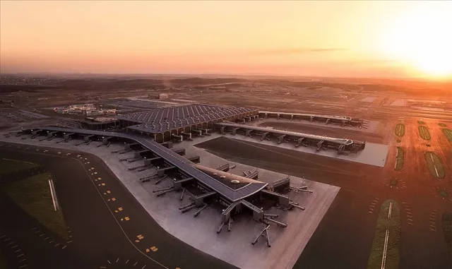 Çukurova Uluslararası Havalimanı'nda 10 milyonuncu yolcu karşılandı