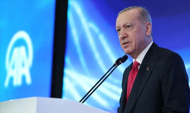 Cumhurbaşkanı Erdoğan, 665. Tarihi Kırkpınar Yağlı Güreşleri'nde başpehlivan olan Taş'ı tebrik etti