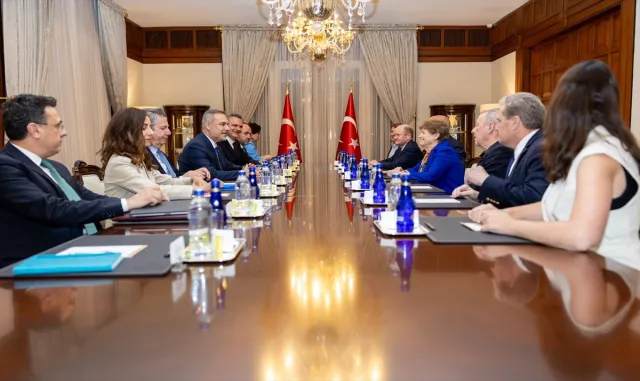 Dışişleri Bakanı Fidan, Ankara'da ABD'li senatörleri kabul etti
