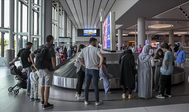 İsrail basını: ABD yakıt ikmal uçakları Ben Gurion Havalimanı'nda günlük 5 bin biletin iptaline yol açabilir