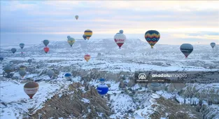 Kapadokya Balon Festivali, 30 figürlü balonun gösteri uçuşuyla başladı
