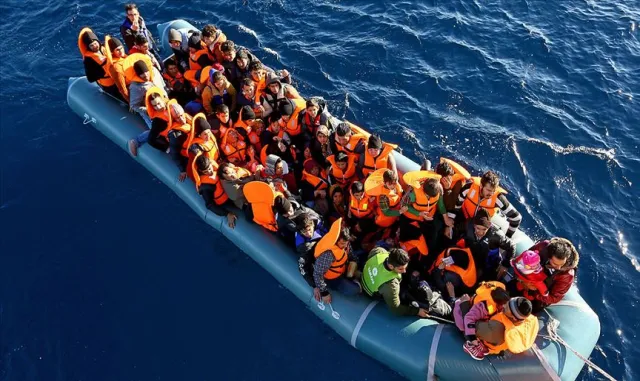 Sivas'ta 10 düzensiz göçmen yakalandı, 3 zanlı tutuklandı