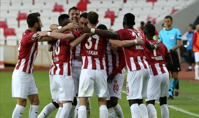 Sivasspor'da Burak Özçoban, yeniden başkan seçildi