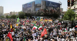 Son Dakika Gelişmesi! Iran basını: Hürmüz Boğazı yakınlarındaki Keşm ve Hengam adaları ile Bender Abbas kentine ABD tarafından saldırılar düzenlendi
