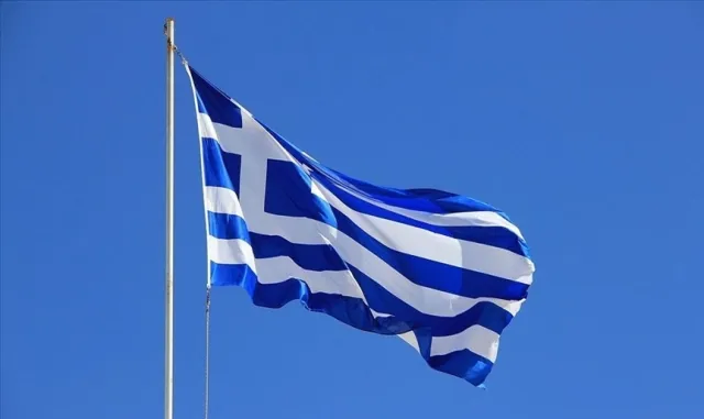 Tesalya'daki yangına müdahale sürerken Yunanistan'da bir yangın da Korint'te çıktı