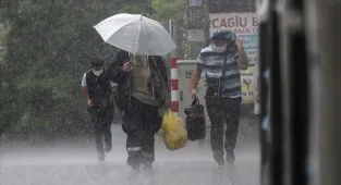 Adana'da sağanak ve şiddetli rüzgar etkili oldu