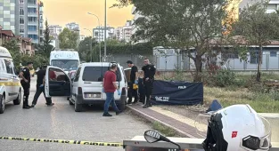 Adana'da silahla öldürülen baba ve oğlunun cenazeleri defnedildi