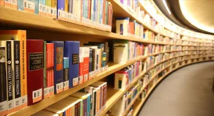 Esenyurt'ta kütüphane ve emekli evi törenle hizmete açıldı
