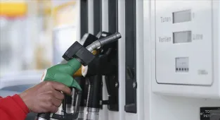 İranlı yetkiliye göre ithalatın kısıtlanması nedeniyle ülkedeki benzin stokları kullanılmaya başlandı