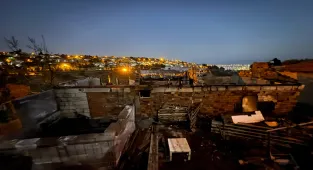 İzmir'deki ev yangınında ölen anneanne ile torunu toprağa verildi