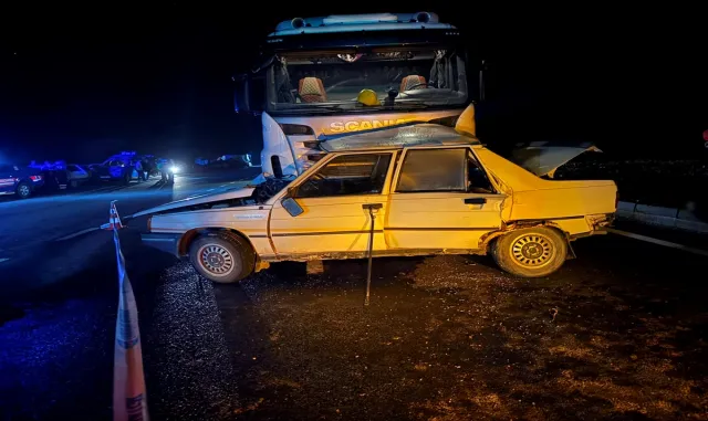 Kastamonu'da tır ile çarpışan otomobildeki 2 kişi öldü