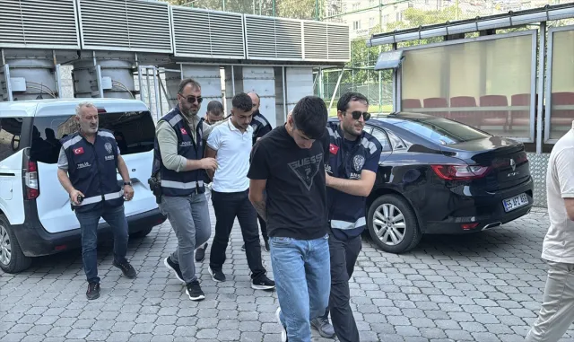 Samsun'da kırtasiyeciyi darbeden şüphelilerden 2'si tutuklandı (GÜNCELLEME)
