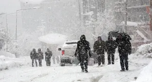 Ardahan'da ulaşıma kapanan grup köy yolu açıldı