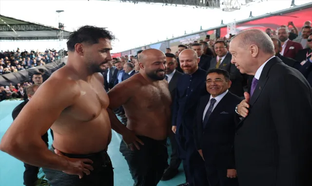 Cumhurbaşkanı Erdoğan, Yağlı Güreş Cumhurbaşkanlığı Kupası'na katılan pehlivanları tebrik etti