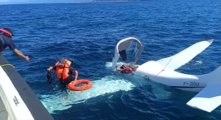 GÜNCELLEME 4 - Gürcistan'dan kalkan iki kişilik özel uçak Rize açıklarında denize acil iniş yaptı