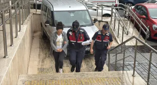 Zonguldak'ta 17 yaşındaki kızlarını darbedip zincirle bağladıkları iddia edilen anne ve baba tutuklandı (GÜNCELLEME)