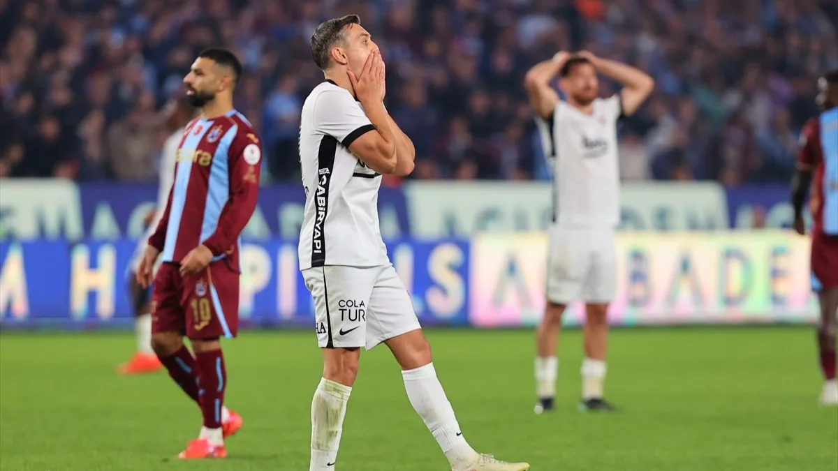 Trabzonspor 2-0 Beşiktaş - Maç Sona Erdi Trabzonspor 2-0 Beşiktaş - Maç Sona Erdi